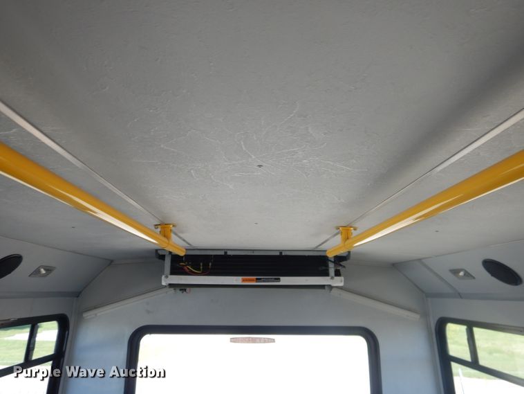 image for item DL0387 2007 GMC Savana G3500  shuttle bus