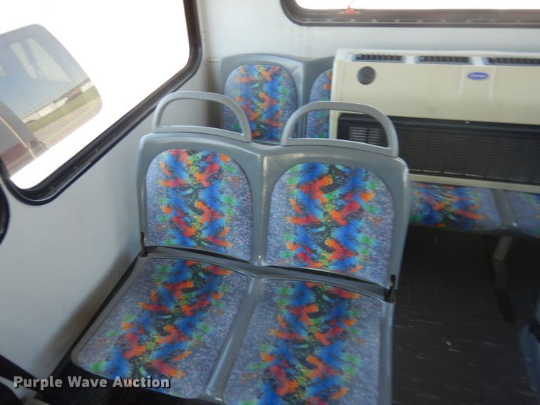 image for item DL0387 2007 GMC Savana G3500  shuttle bus