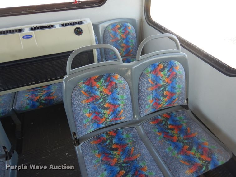 image for item DL0387 2007 GMC Savana G3500  shuttle bus