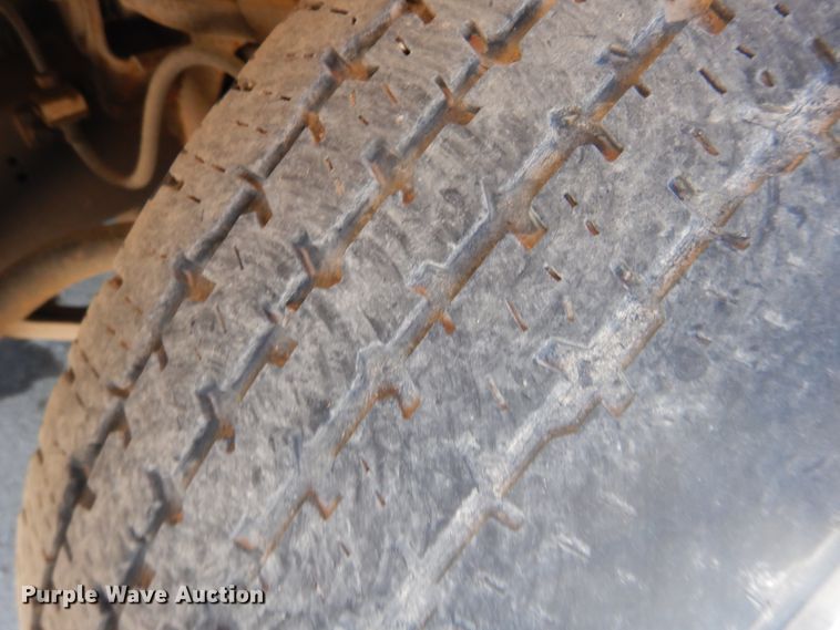 image for item DL0387 2007 GMC Savana G3500  shuttle bus