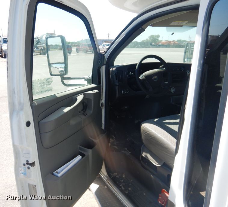 image for item DL0388 2010 Chevrolet Express G4500  shuttle bus