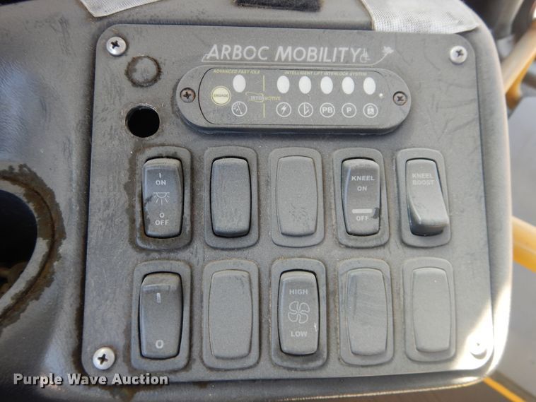 image for item DL0388 2010 Chevrolet Express G4500  shuttle bus