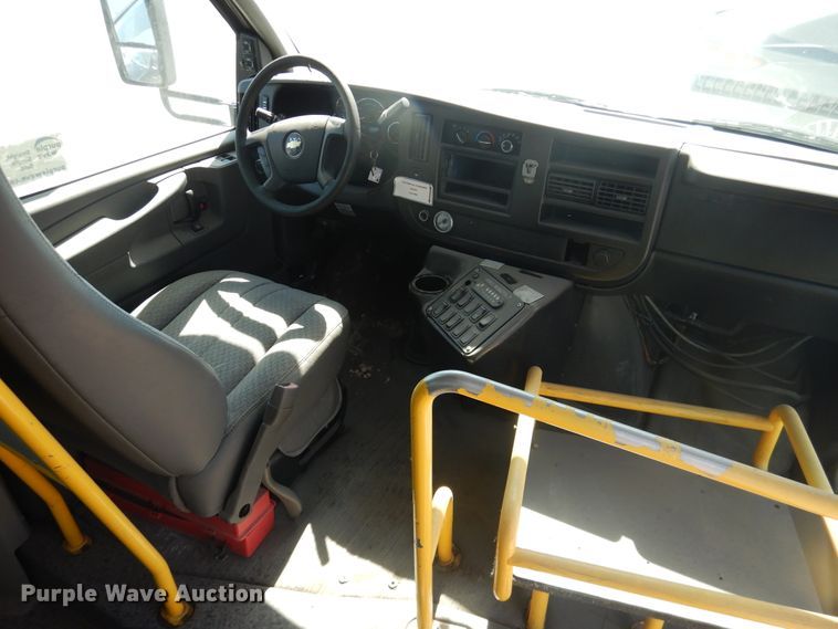 image for item DL0388 2010 Chevrolet Express G4500  shuttle bus