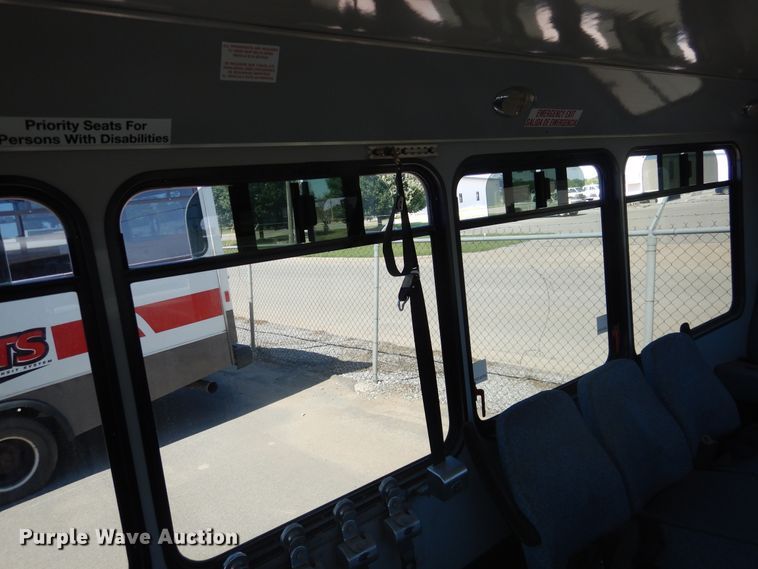 image for item DL0388 2010 Chevrolet Express G4500  shuttle bus