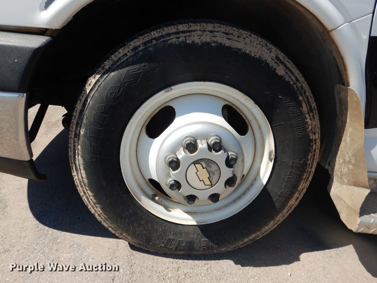 image for item DL0388 2010 Chevrolet Express G4500  shuttle bus