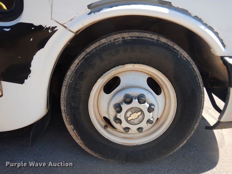 image for item DL0388 2010 Chevrolet Express G4500  shuttle bus