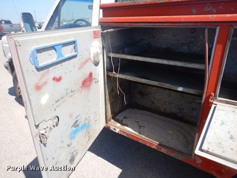 image for item DL0397 1997 Ford F450 Super Duty  utility / service truck