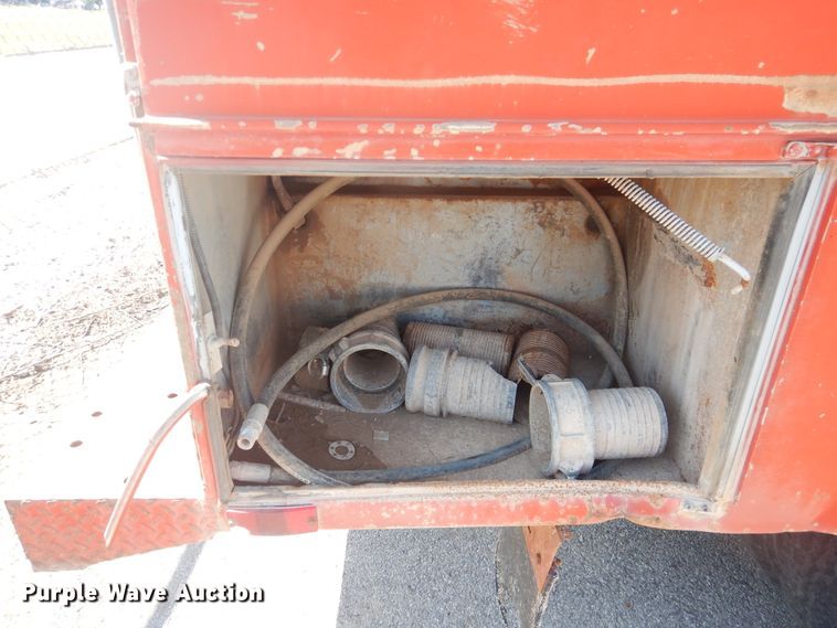 image for item DL0397 1997 Ford F450 Super Duty  utility / service truck