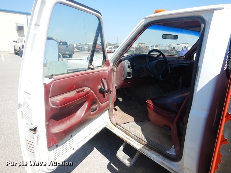 image for item DL0397 1997 Ford F450 Super Duty  utility / service truck