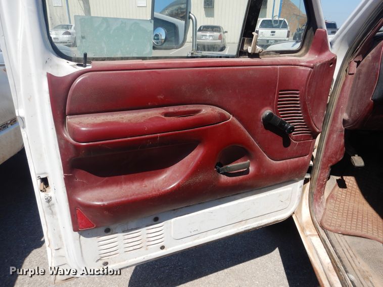 image for item DL0397 1997 Ford F450 Super Duty  utility / service truck