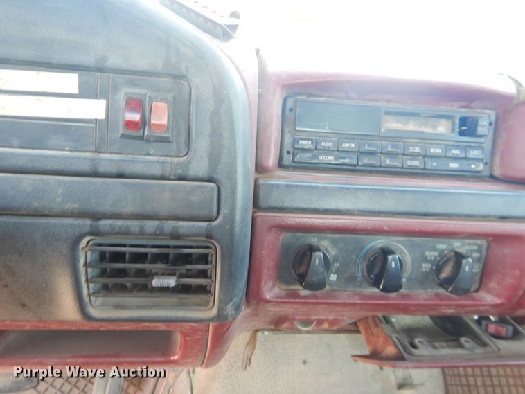 image for item DL0397 1997 Ford F450 Super Duty  utility / service truck