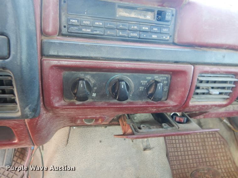 image for item DL0397 1997 Ford F450 Super Duty  utility / service truck