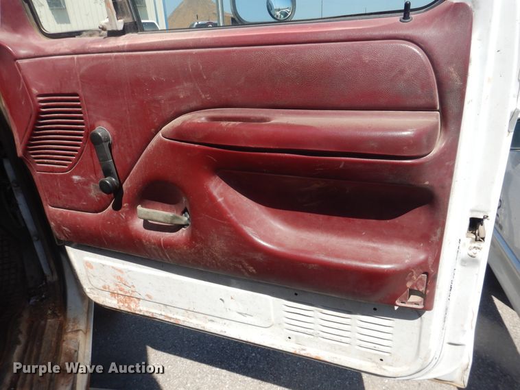 image for item DL0397 1997 Ford F450 Super Duty  utility / service truck