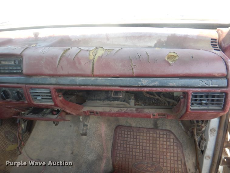 image for item DL0397 1997 Ford F450 Super Duty  utility / service truck