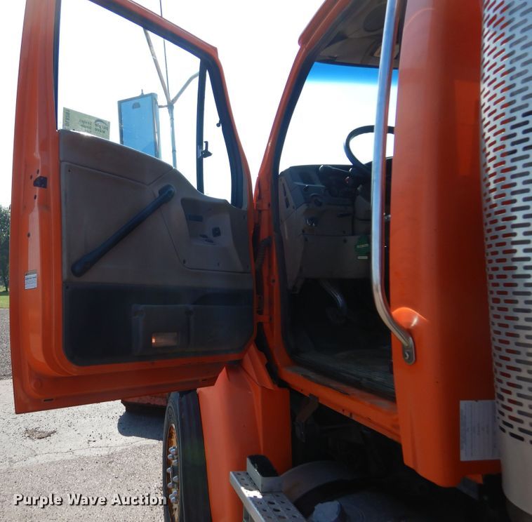 image for item DL6261 2007 Sterling LT9500  dump truck