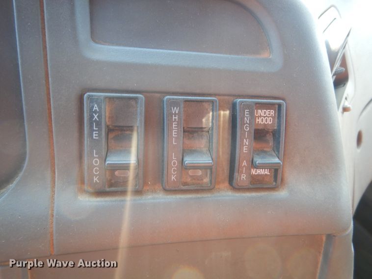 image for item DL6265 2005 Sterling LT9500  dump truck