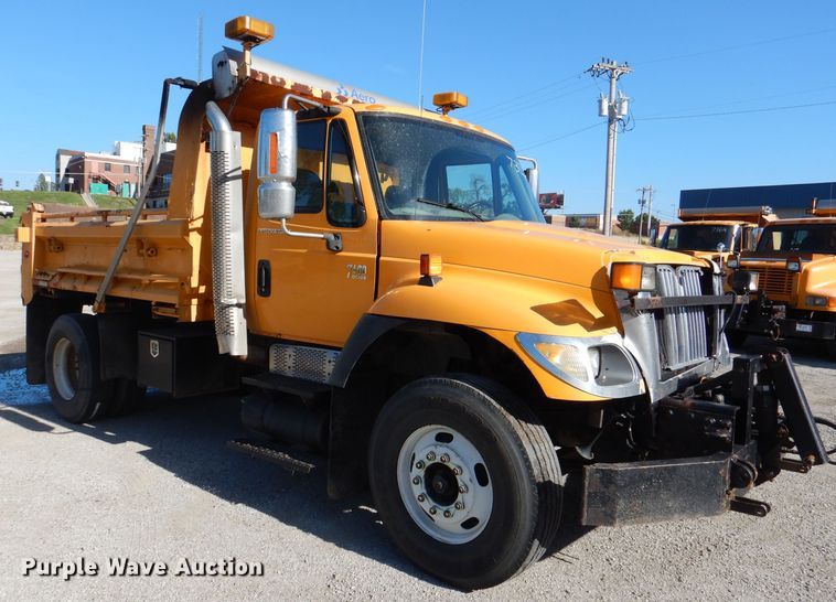 image for item DM1361 2006 International WorkStar 7400  dump truck