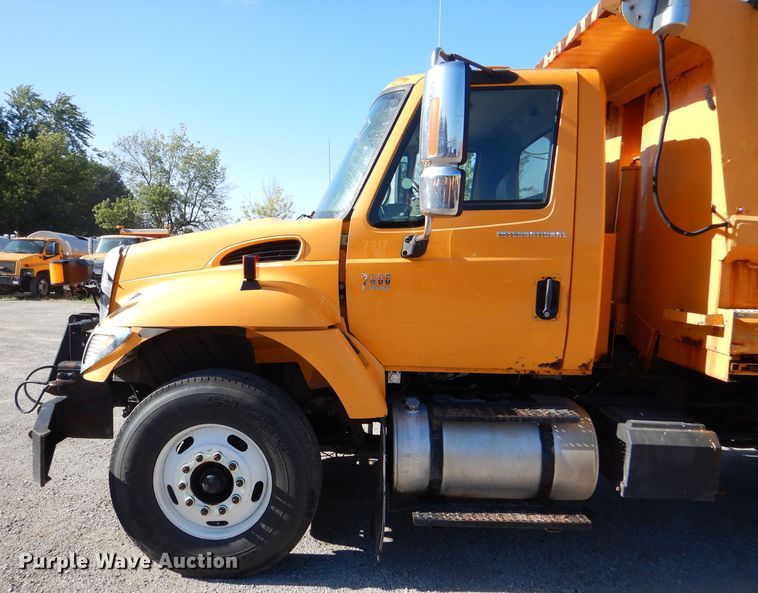 image for item DM1361 2006 International WorkStar 7400  dump truck