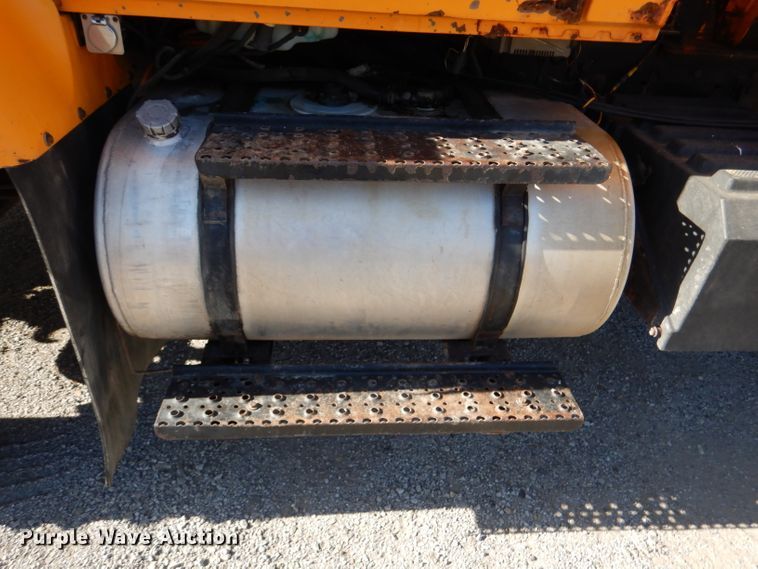 image for item DM1361 2006 International WorkStar 7400  dump truck