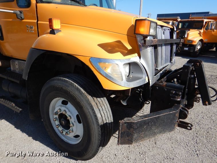 image for item DM1361 2006 International WorkStar 7400  dump truck