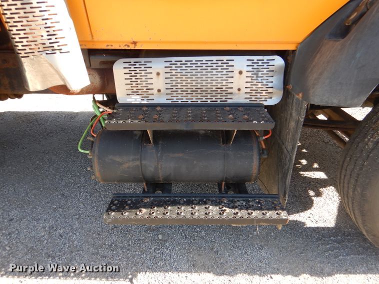 image for item DM1361 2006 International WorkStar 7400  dump truck