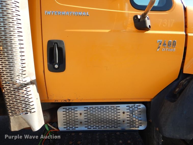 image for item DM1361 2006 International WorkStar 7400  dump truck