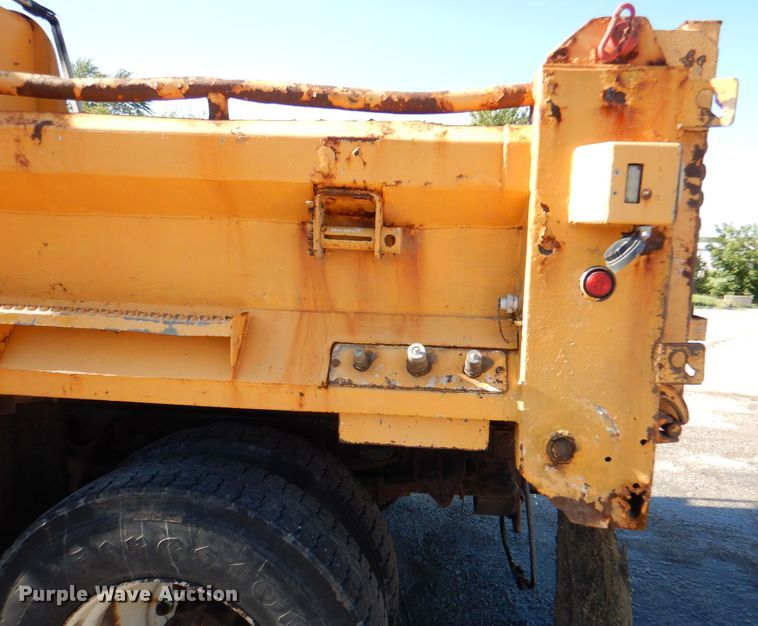 image for item DM1361 2006 International WorkStar 7400  dump truck