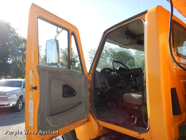 image for item DM1361 2006 International WorkStar 7400  dump truck