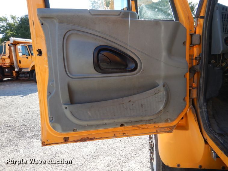 image for item DM1361 2006 International WorkStar 7400  dump truck