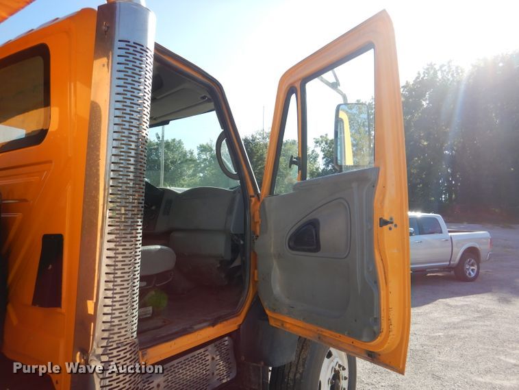 image for item DM1361 2006 International WorkStar 7400  dump truck