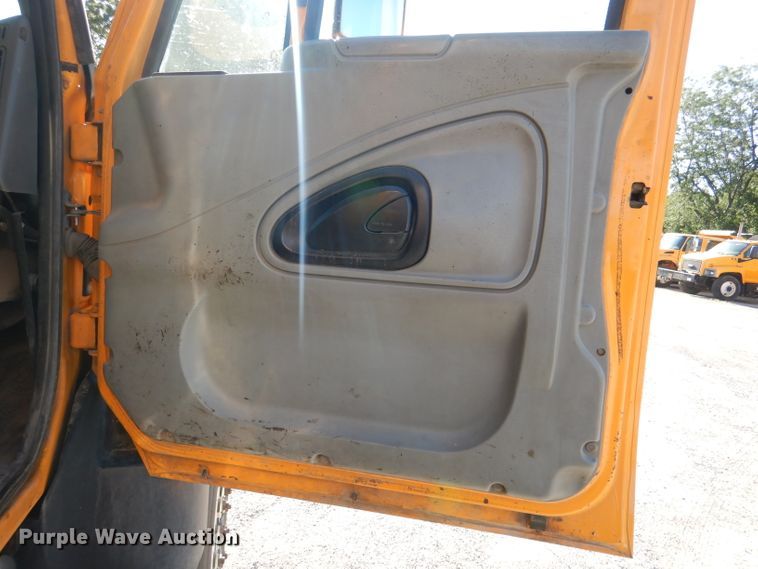 image for item DM1361 2006 International WorkStar 7400  dump truck