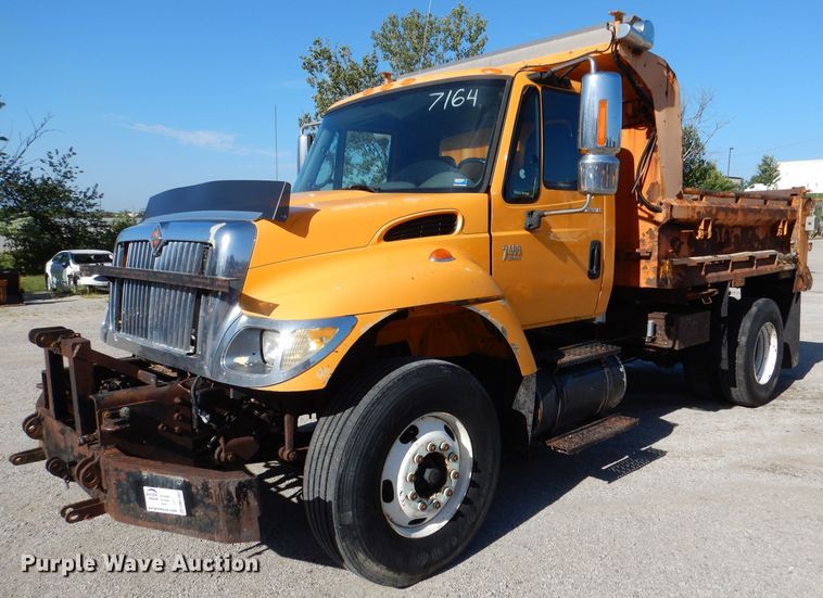 image for item DM1362 2004 International WorkStar 7400  dump truck