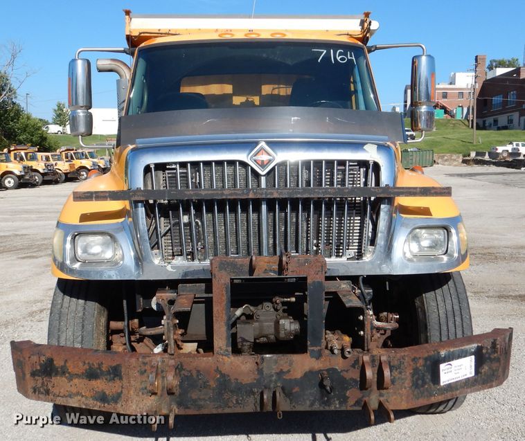 image for item DM1362 2004 International WorkStar 7400  dump truck