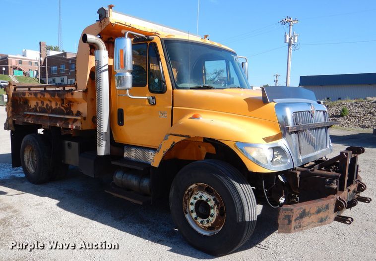 image for item DM1362 2004 International WorkStar 7400  dump truck