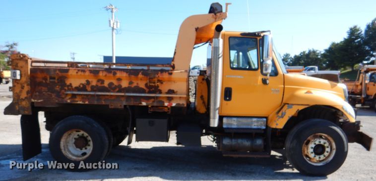 image for item DM1362 2004 International WorkStar 7400  dump truck