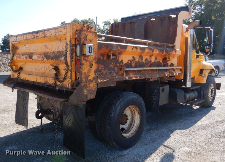 image for item DM1362 2004 International WorkStar 7400  dump truck