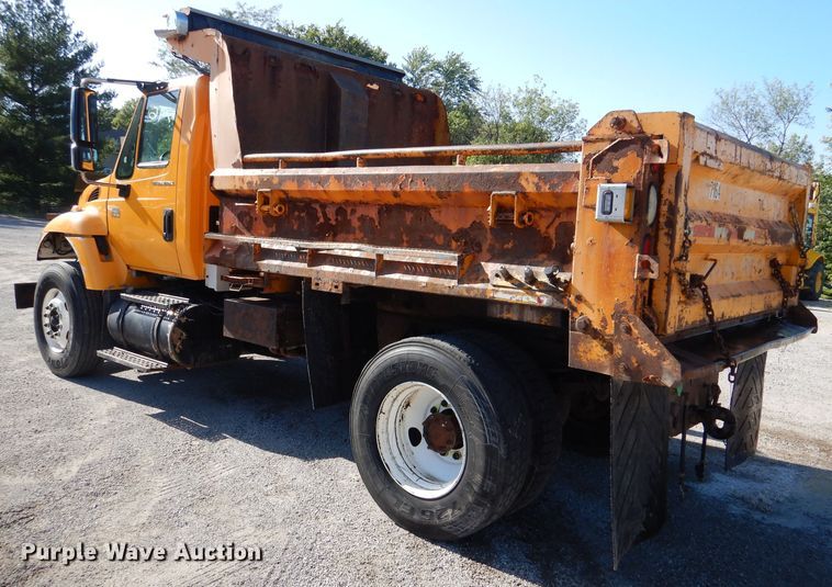 image for item DM1362 2004 International WorkStar 7400  dump truck