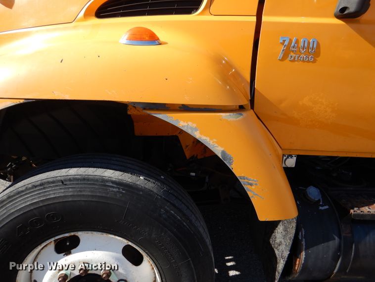 image for item DM1362 2004 International WorkStar 7400  dump truck