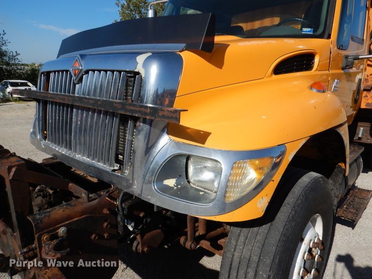 image for item DM1362 2004 International WorkStar 7400  dump truck