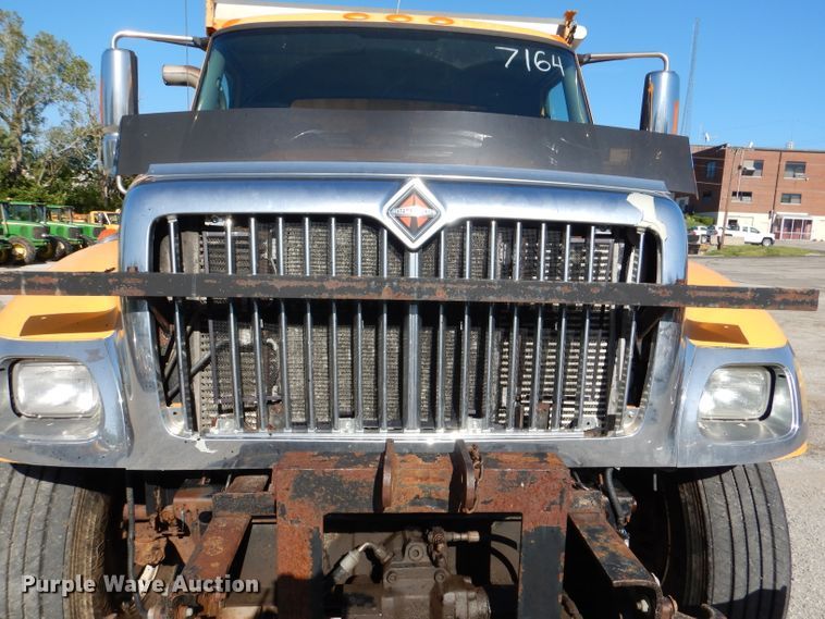 image for item DM1362 2004 International WorkStar 7400  dump truck