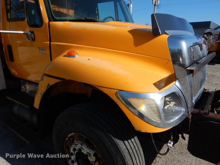 image for item DM1362 2004 International WorkStar 7400  dump truck