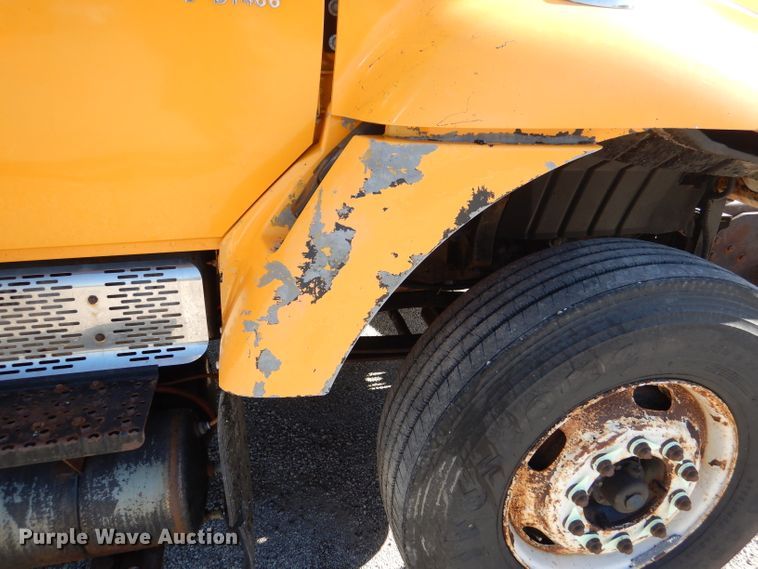 image for item DM1362 2004 International WorkStar 7400  dump truck