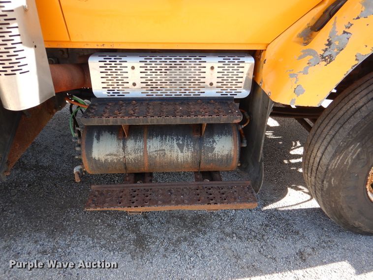 image for item DM1362 2004 International WorkStar 7400  dump truck