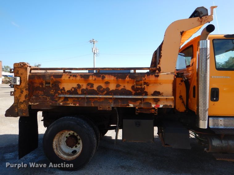image for item DM1362 2004 International WorkStar 7400  dump truck