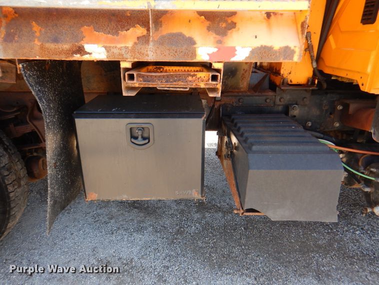 image for item DM1362 2004 International WorkStar 7400  dump truck