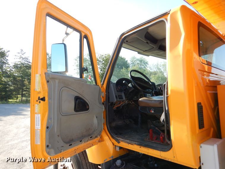 image for item DM1362 2004 International WorkStar 7400  dump truck