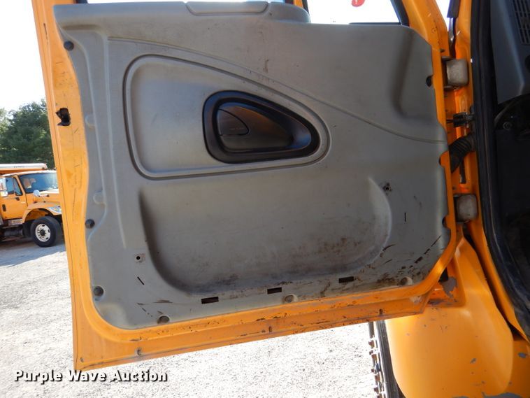 image for item DM1362 2004 International WorkStar 7400  dump truck