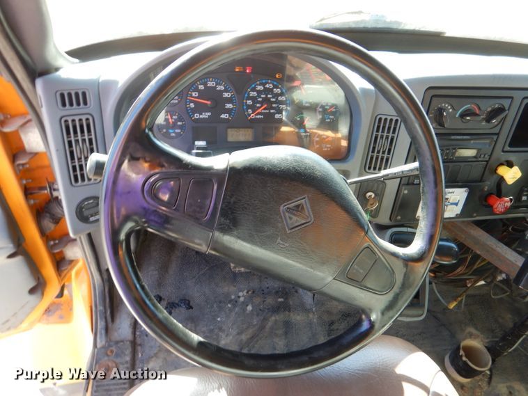 image for item DM1362 2004 International WorkStar 7400  dump truck