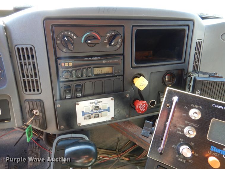 image for item DM1362 2004 International WorkStar 7400  dump truck