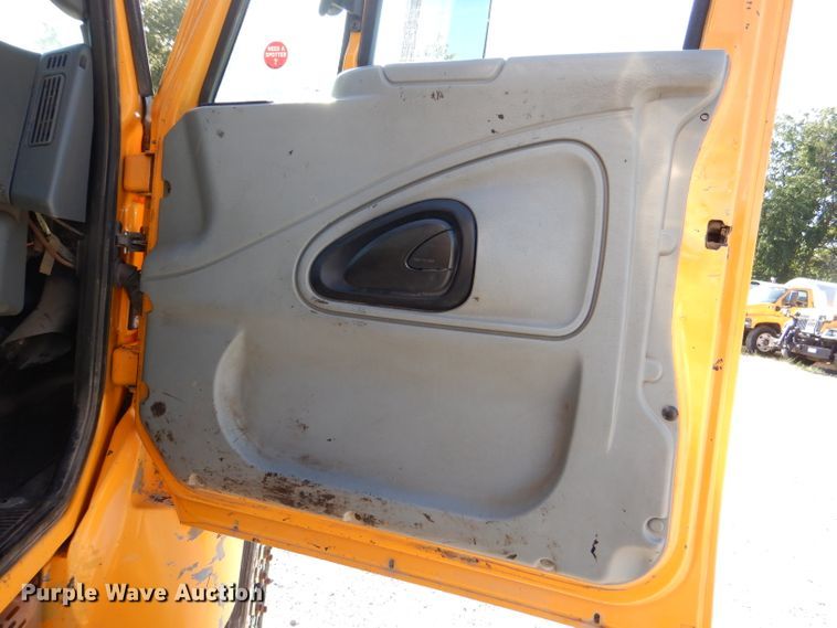 image for item DM1362 2004 International WorkStar 7400  dump truck